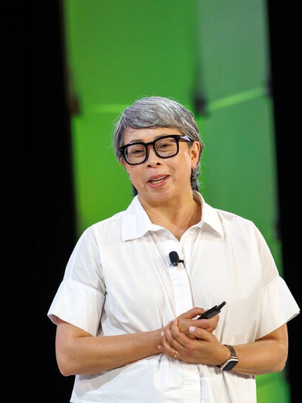 Kay Vizon of Kroger on stage