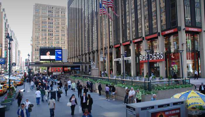 5 ways to use real-world insights and data analytics to engage with consumers visiting stores