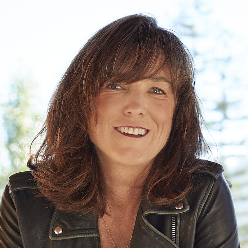 Linda Yates